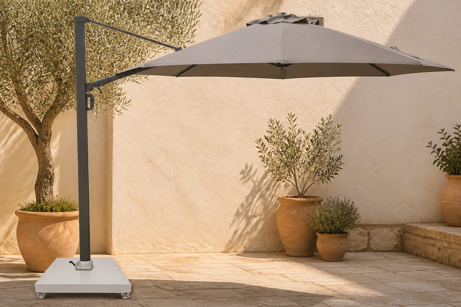 Sfeerfoto van Camello Luna zweefparasol 3.5m S2 Excellent (excl. voet) – Taupe-naturel-bruin
