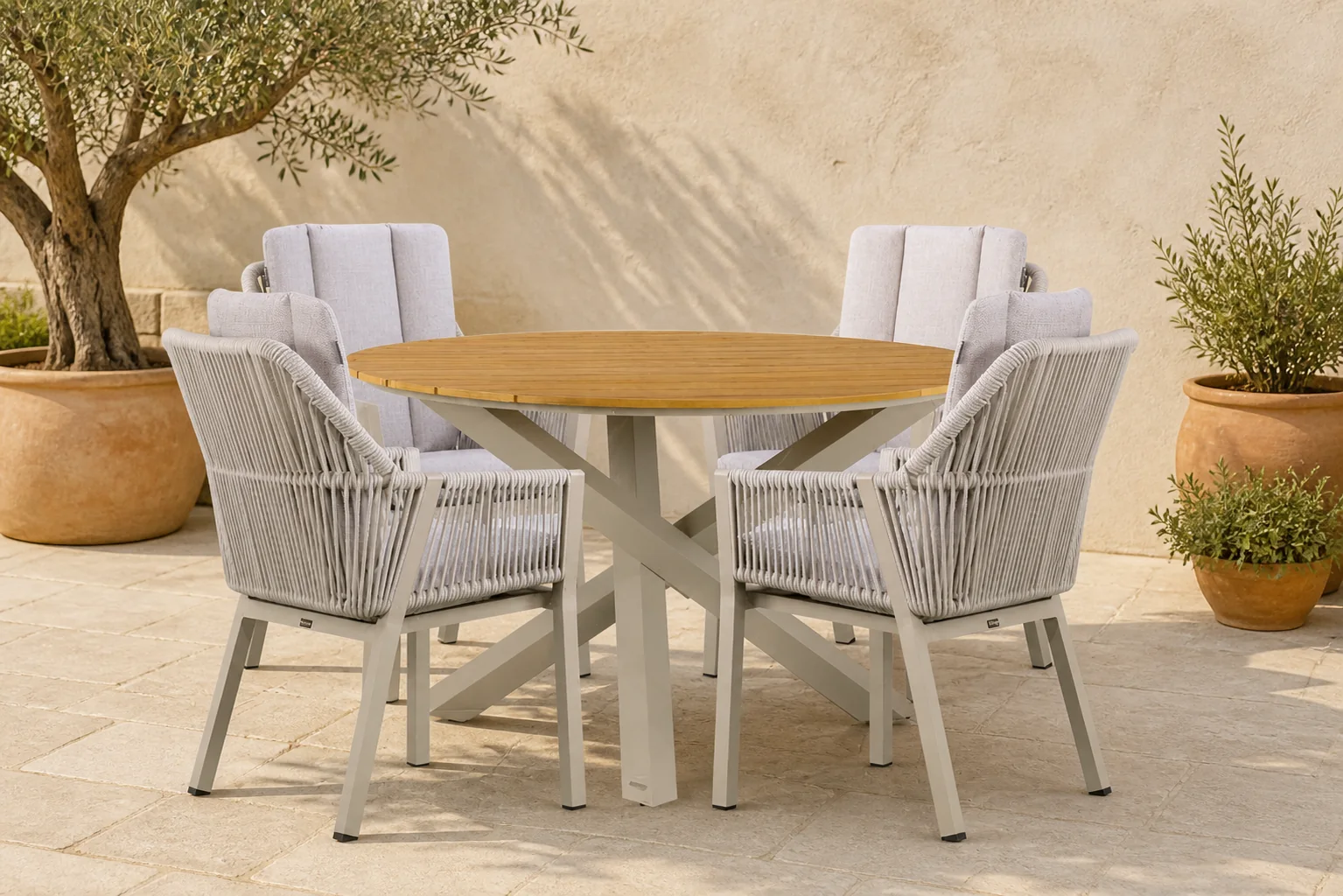 Sfeerfoto van Lifestyle Garden Furniture Verona/Ancona 125 cm dining tuinset 5-delig – Taupe-naturel-bruin