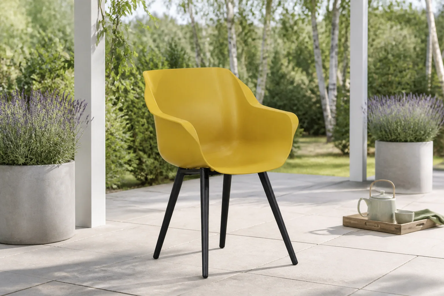 Sfeerfoto van Hartman Sophie studio dining tuinstoel curry yellow met gratis kussen – Geel