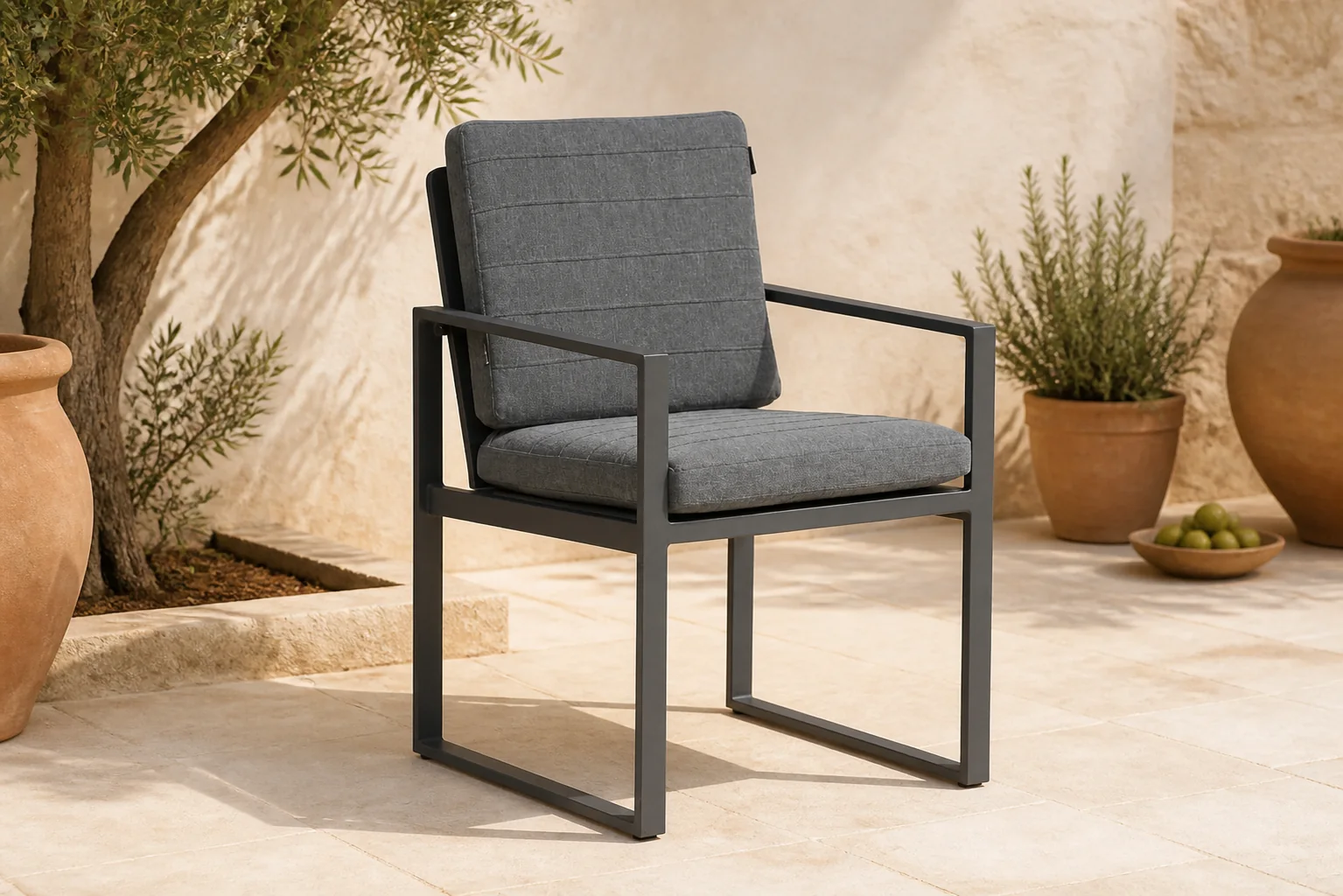 Sfeerfoto van Lifestyle Garden Furniture Nuno dining tuinstoel – Grijs-antraciet