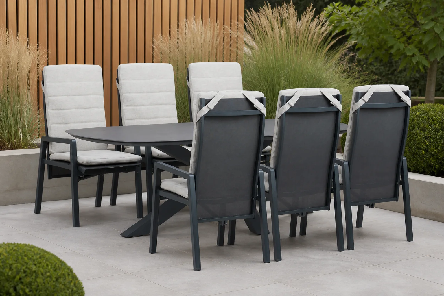 Sfeerfoto van Lifestyle Garden Furniture Vivaro/Voyage 240×120 cm dining tuinset 7-delig – Grijs-antraciet