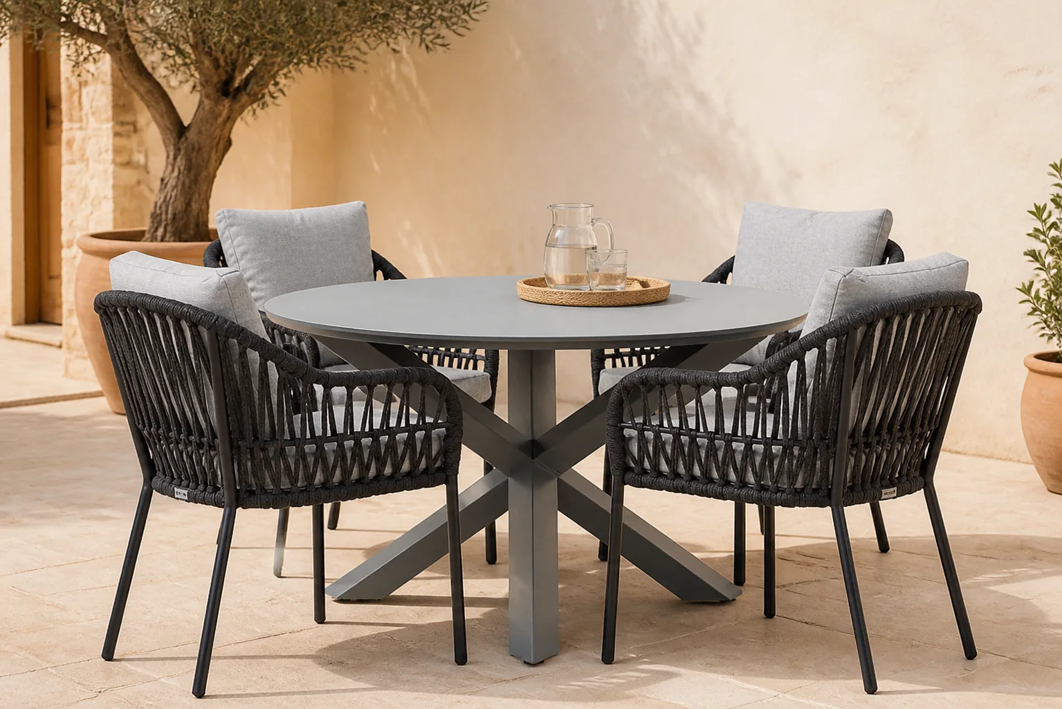 Sfeerfoto van Coco Puerto/Orino 130 cm dining tuinset 5-delig – Grijs-antraciet