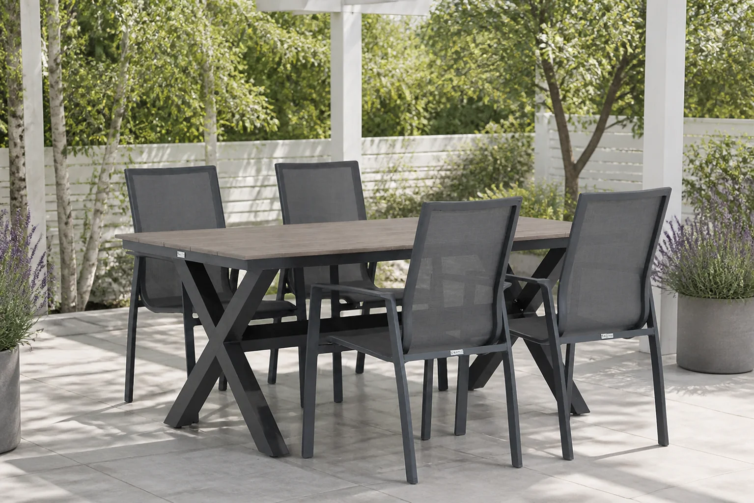 Sfeerfoto van Lifestyle Garden Furniture Ultimate/Forest 180 cm dining tuinset 5-delig – Grijs-antraciet