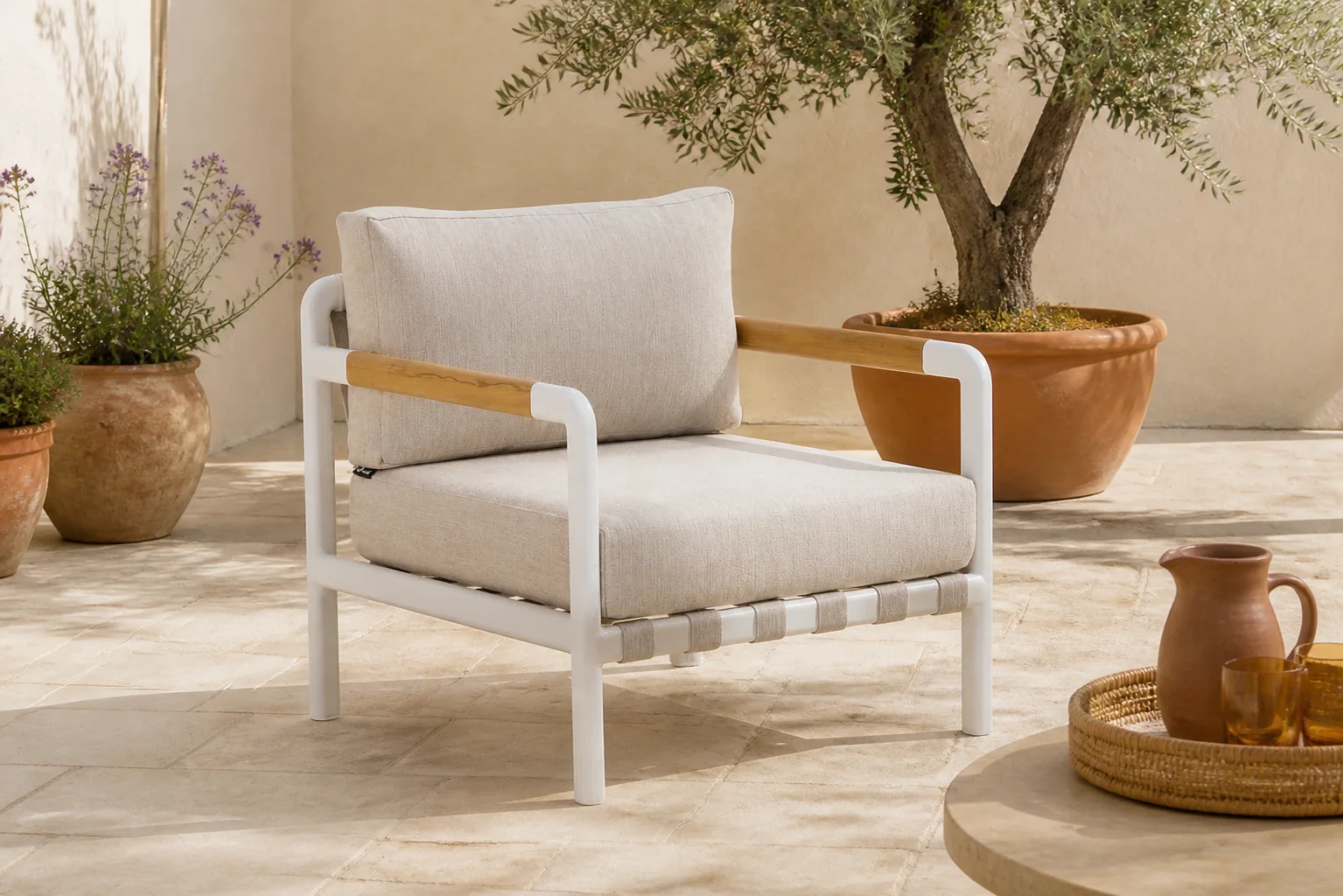 Sfeerfoto van Coco Avellino lounge tuinstoel – Wit