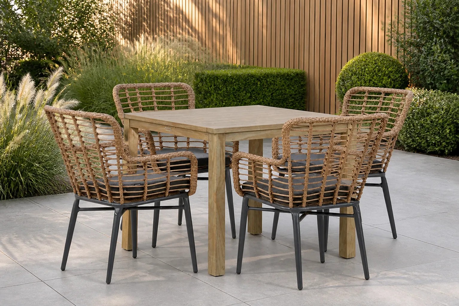 Sfeerfoto van De Laan Projects Laan Toledo/Weston 90 cm dining tuinset 5-delig – Taupe-naturel-bruin
