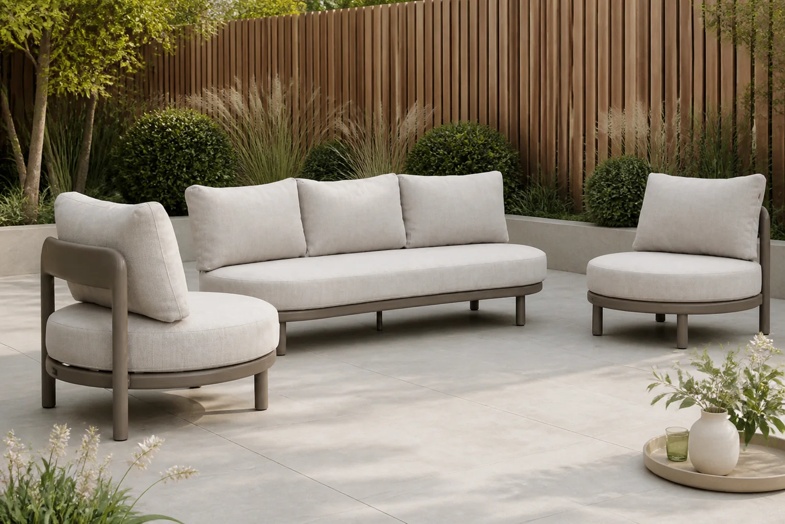 Sfeerfoto van Santika Furniture Wave stoel-bank loungeset 3 delig – Taupe-naturel-bruin