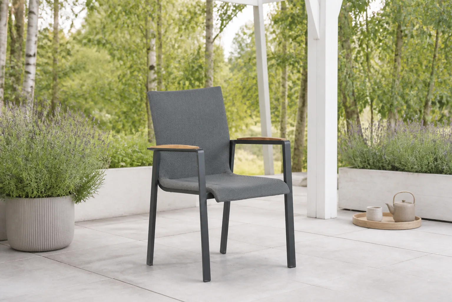 Sfeerfoto van Lifestyle Garden Furniture Brandon dining tuinstoel – Grijs-antraciet