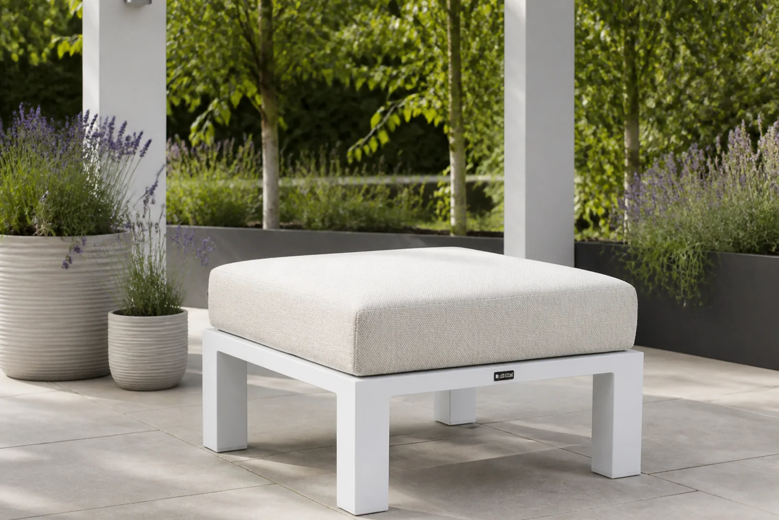 Sfeerfoto van Lifestyle Garden Furniture Luca lounge voetenbank – Wit