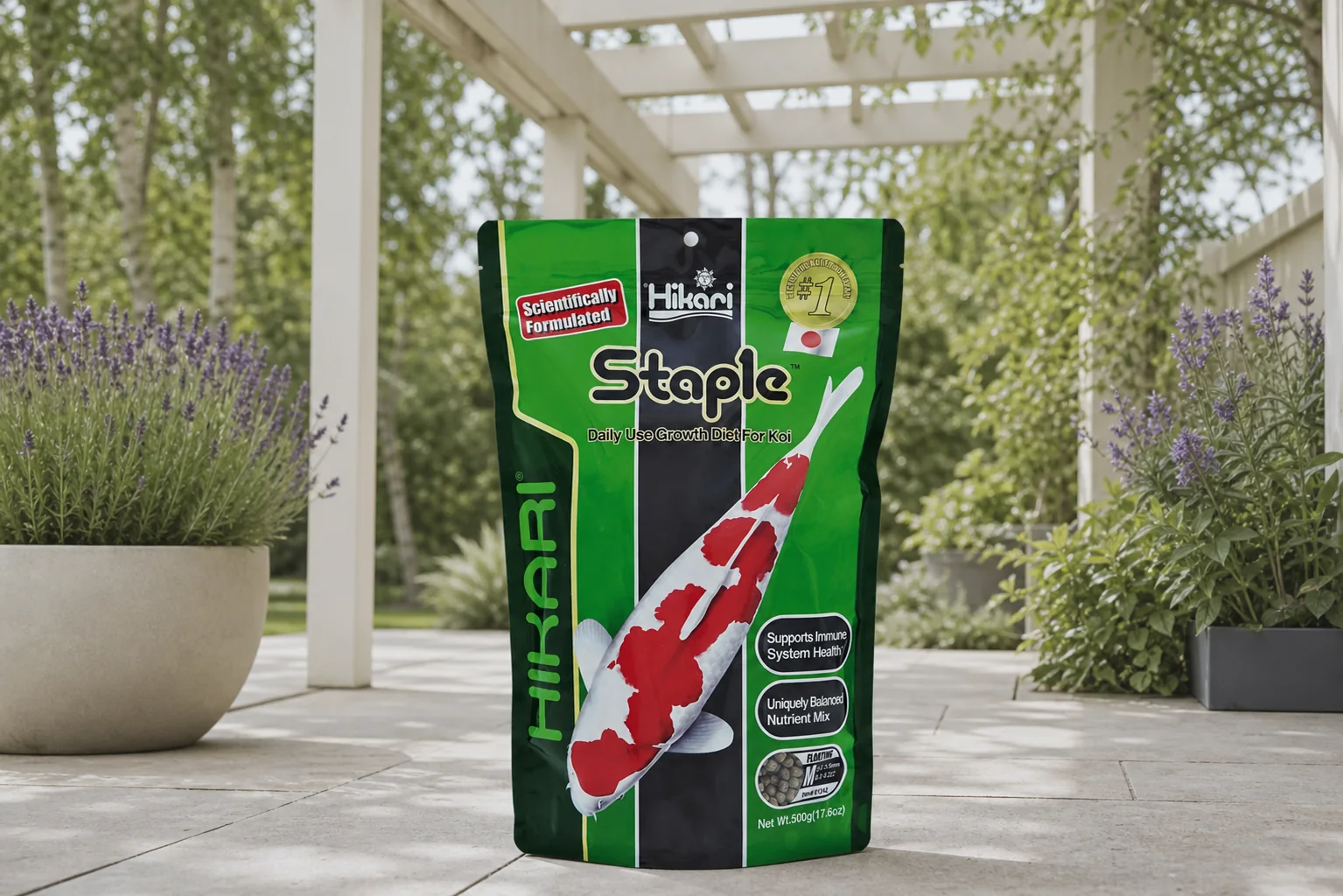Sfeerfoto van Hikari Staple Medium 500 Gr vissenvoer
