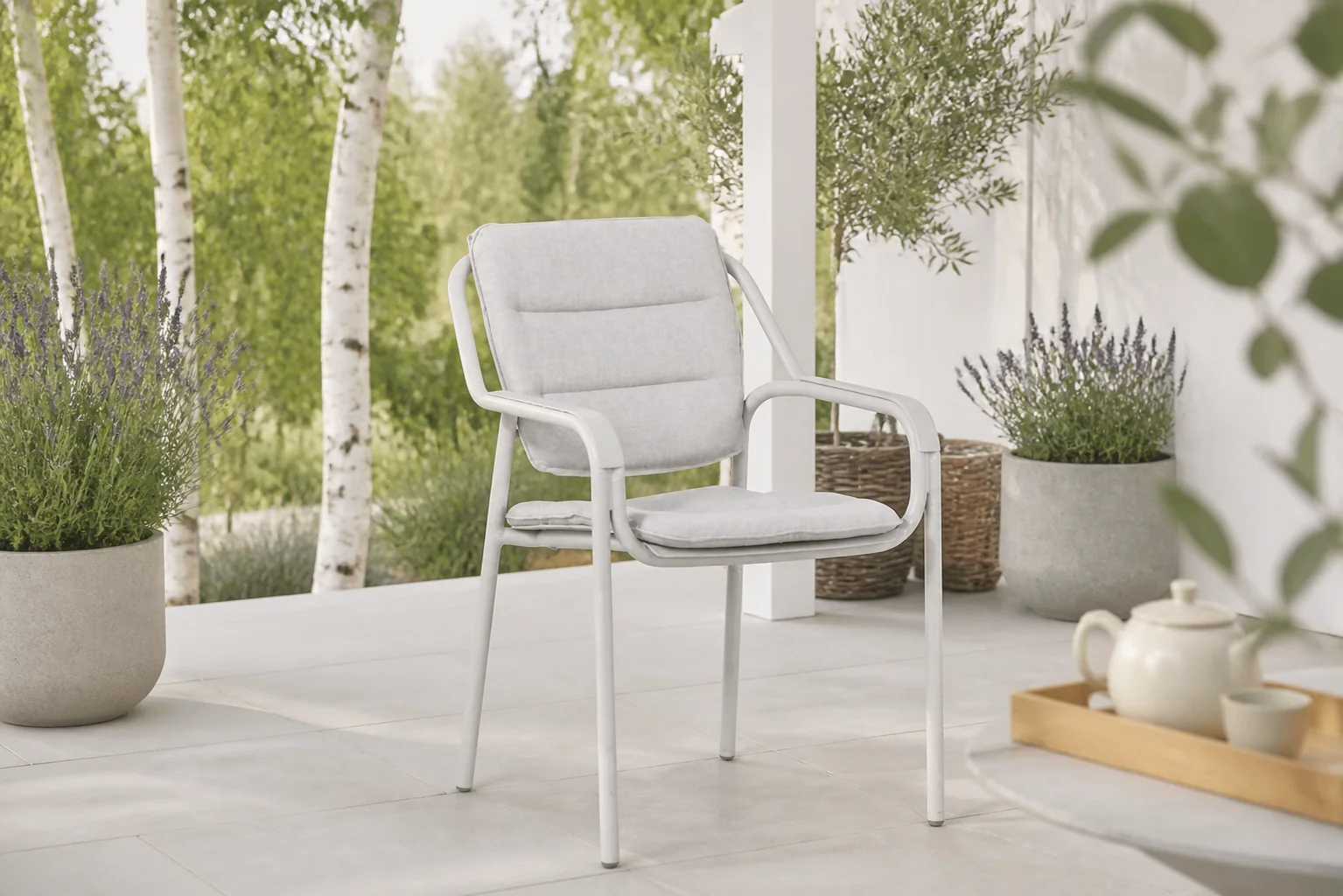 Sfeerfoto van 4 Seasons Outdoor Eco dining tuinstoel stapelbaar – Wit