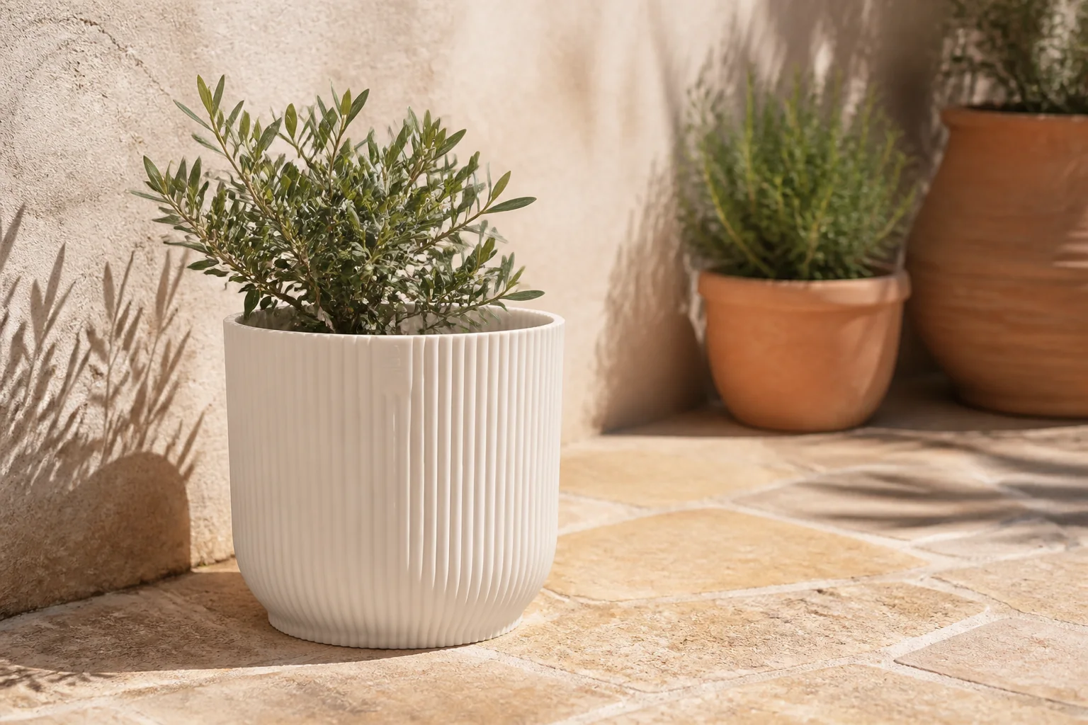Sfeerfoto van Elho Vibes fold rond mini 7 cm linnen wit bloempot
