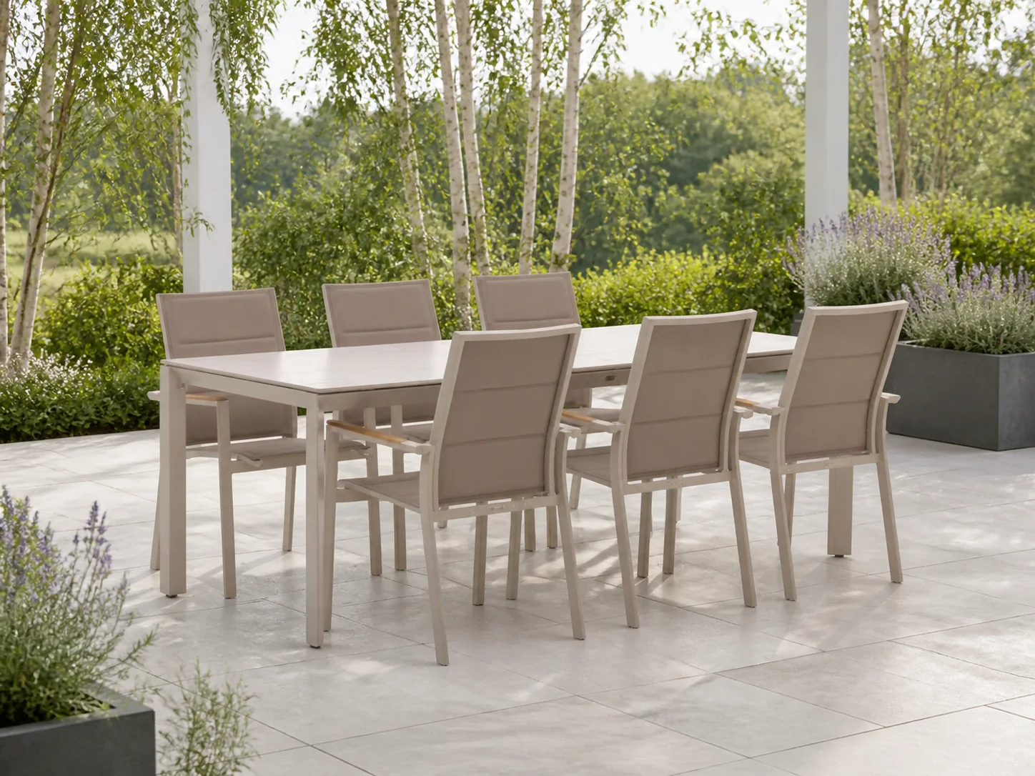 Sfeerfoto van Bellagio tuinmeubelen Albinea/Sestino 220cm dining tuinset 7-delig stapelbaar – Taupe