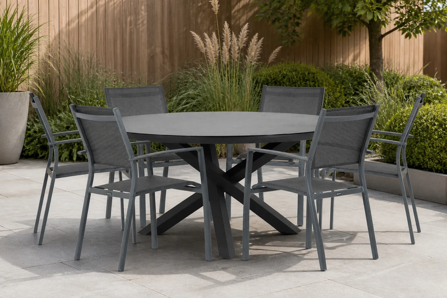 Sfeerfoto van Lifestyle Garden Furniture Sella/Livorno 150 cm dining tuinset 7-delig – Grijs-antraciet