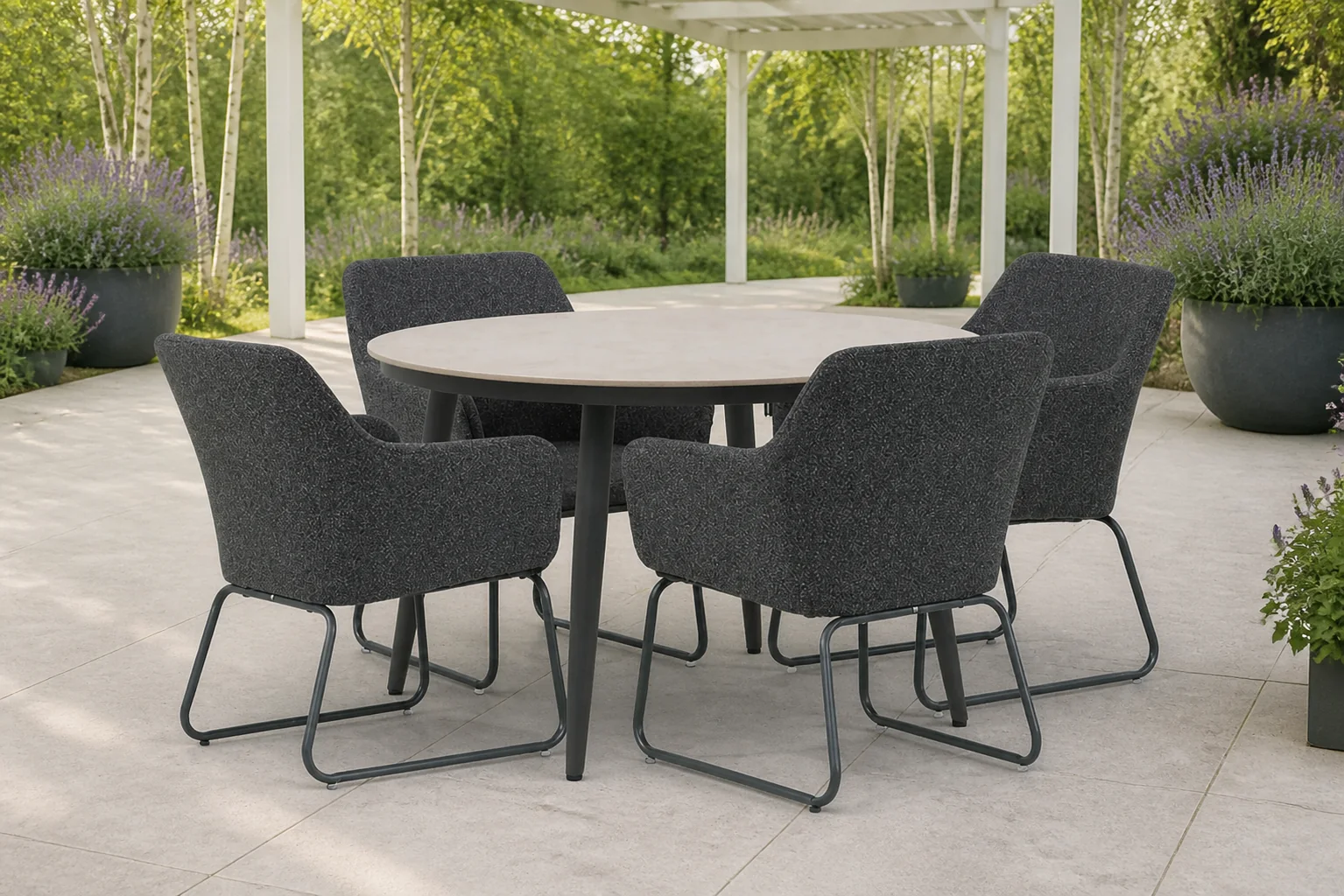 Sfeerfoto van Lifestyle Garden Furniture Lugo/Vienna 120 cm dining tuinset 5-delig – Grijs-antraciet
