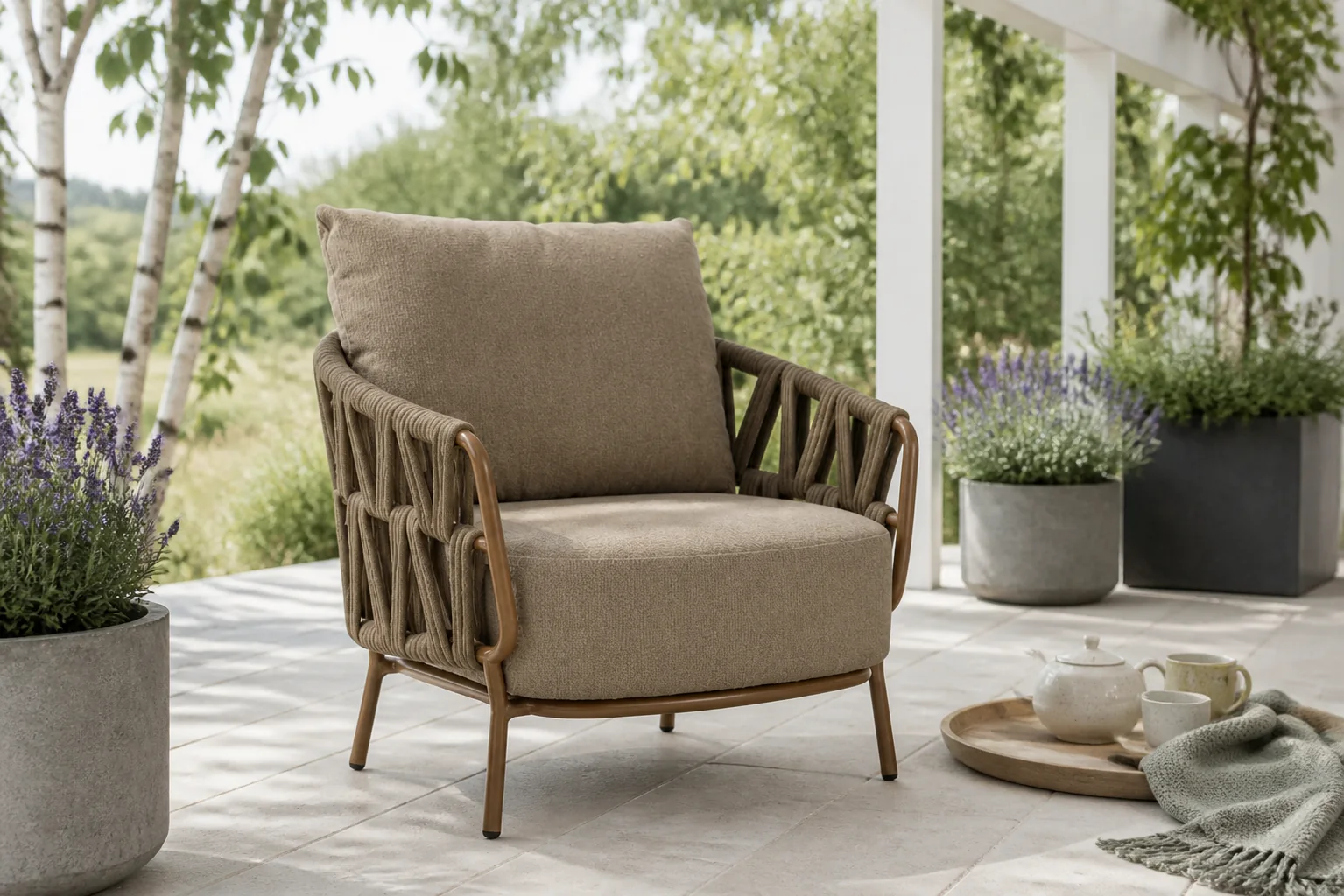 Sfeerfoto van 4 Seasons Outdoor Seasons Biarritz living chair amber with 2 cushions – Taupe-naturel-bruin