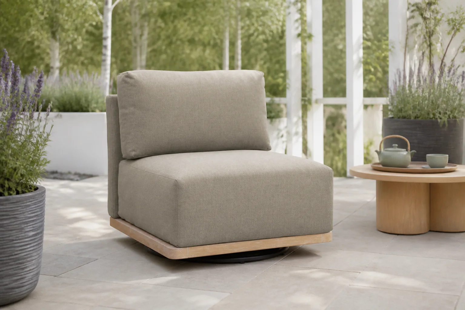 Sfeerfoto van 4 Seasons Outdoor Yara lounge tuinstoel draaibaar – Naturel teak