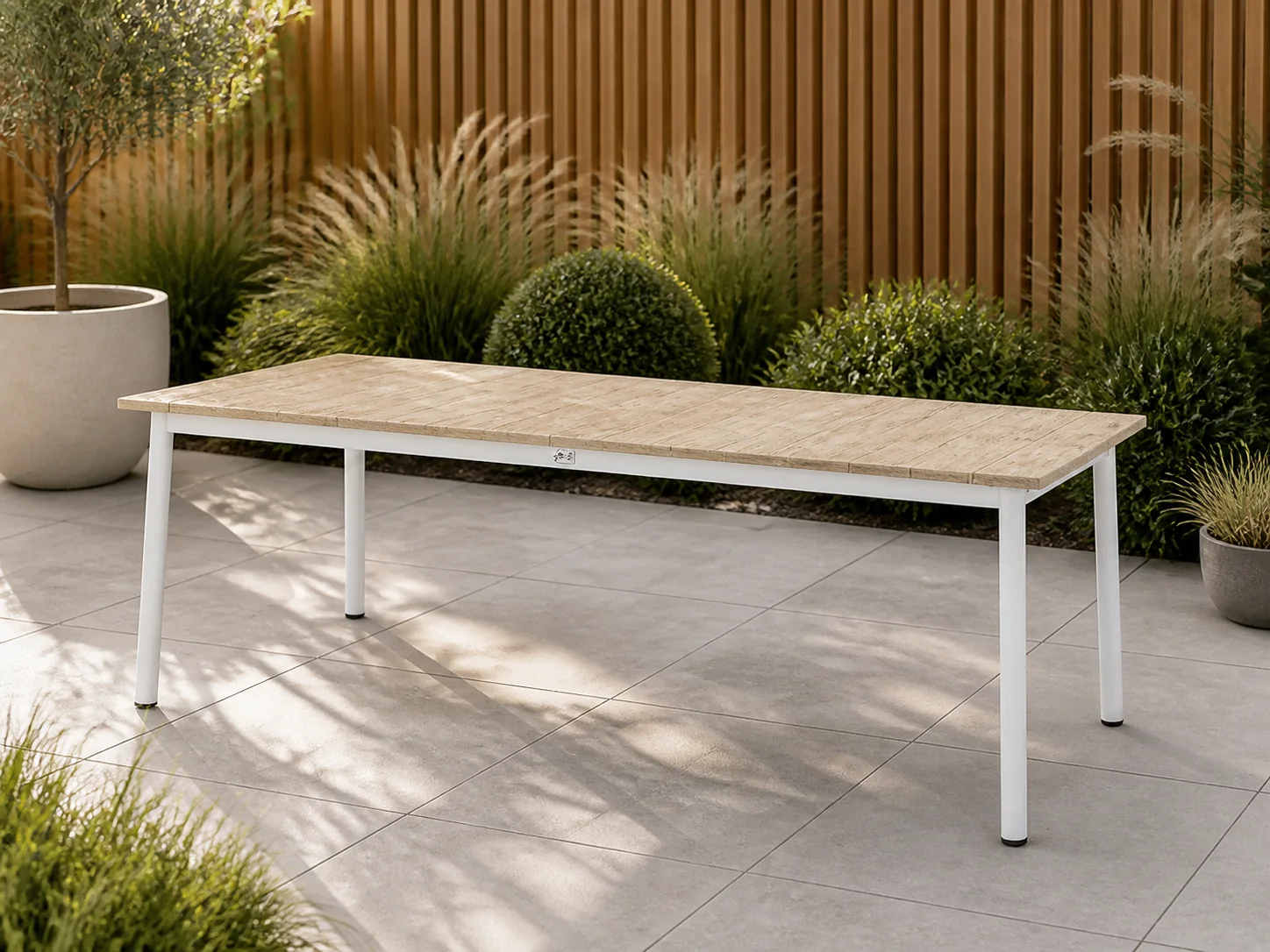 Sfeerfoto van Applebee Milou Tuintafel White 180x90x76 cm - wit