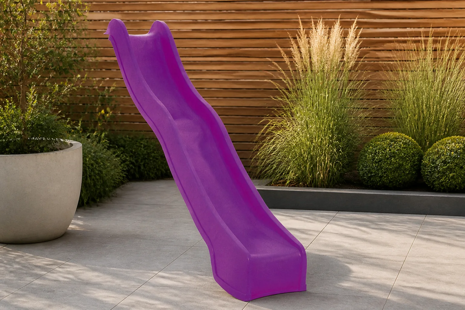 Sfeerfoto van Tuindeco Glijbaan Violet 300 cm – hout