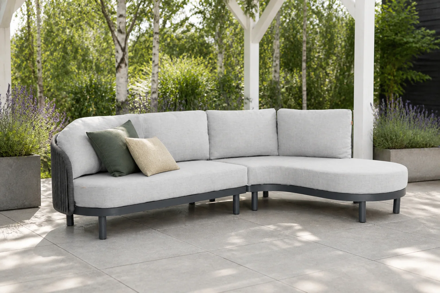 Sfeerfoto van Santika Furniture Nanda hoek loungeset 2-delig – Grijs-antraciet