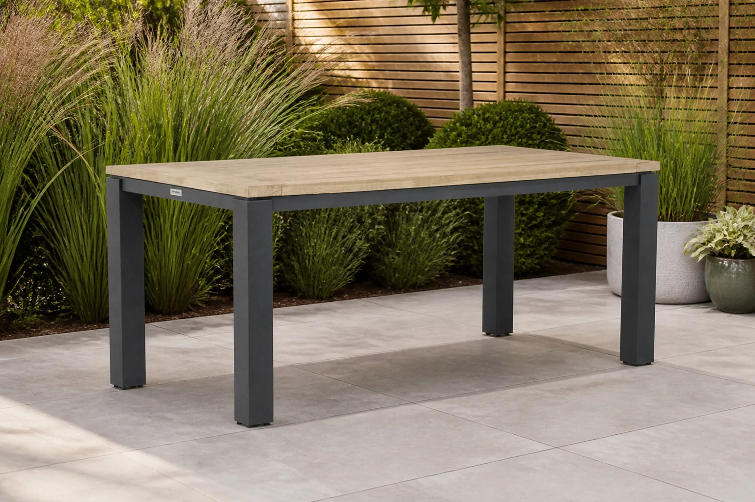 Sfeerfoto van Lifestyle Garden Furniture Veneto dining tuintafel 180 x 90 cm – Grijs-antraciet