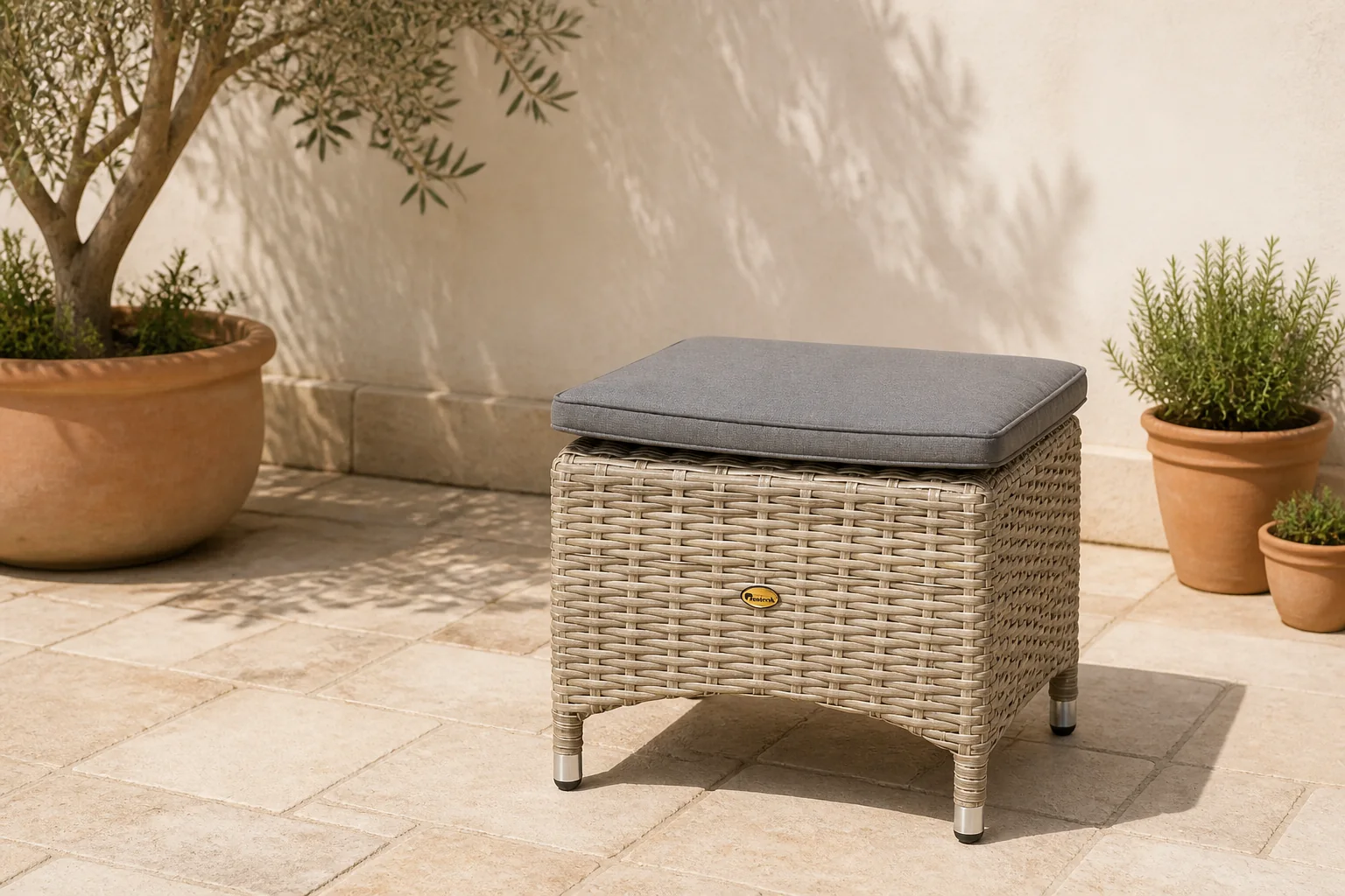 Sfeerfoto van Oosterik home Hocker Kingston Trout Grey – grijs