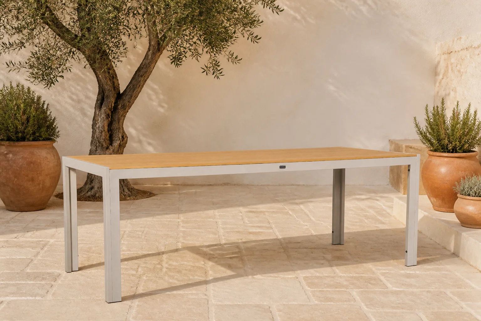 Sfeerfoto van Lifestyle Garden Furniture Creta dining tuintafel 210×90 cm – Zand/Beige