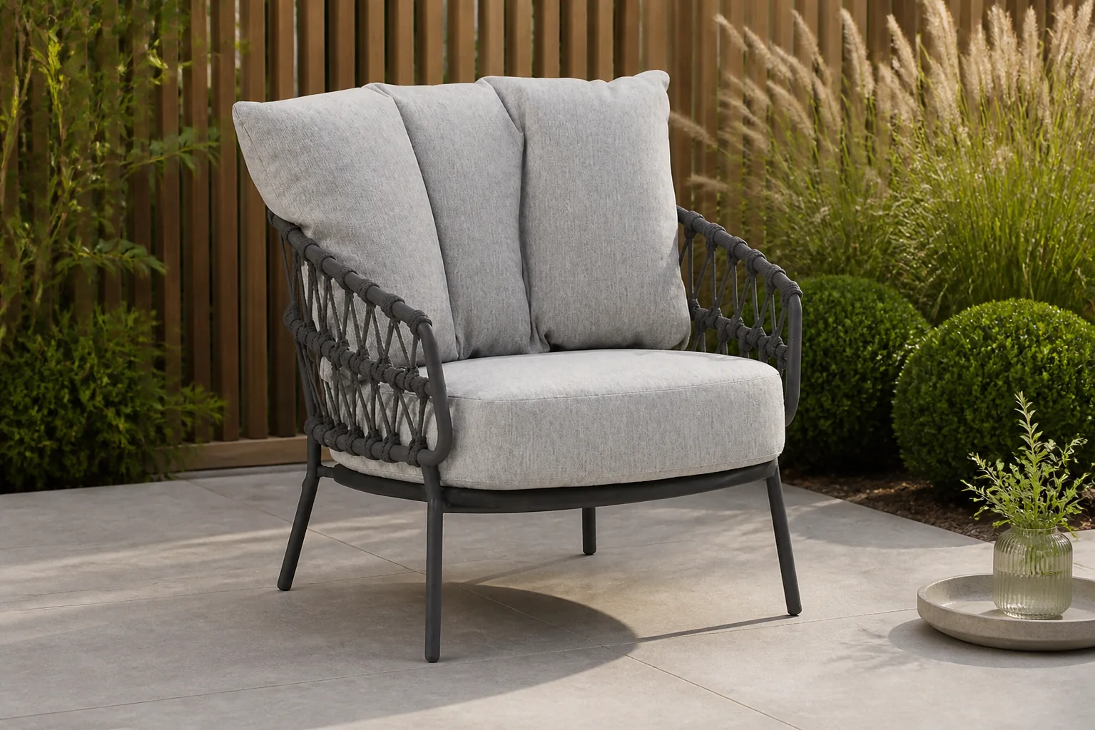 Sfeerfoto van 4 Seasons Outdoor Seasons Calpi loungestoel – Grijs-antraciet