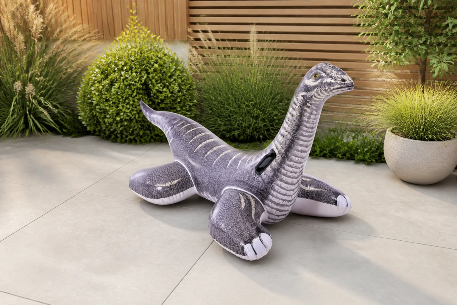 Sfeerfoto van Intex Brontosaurus ride-on