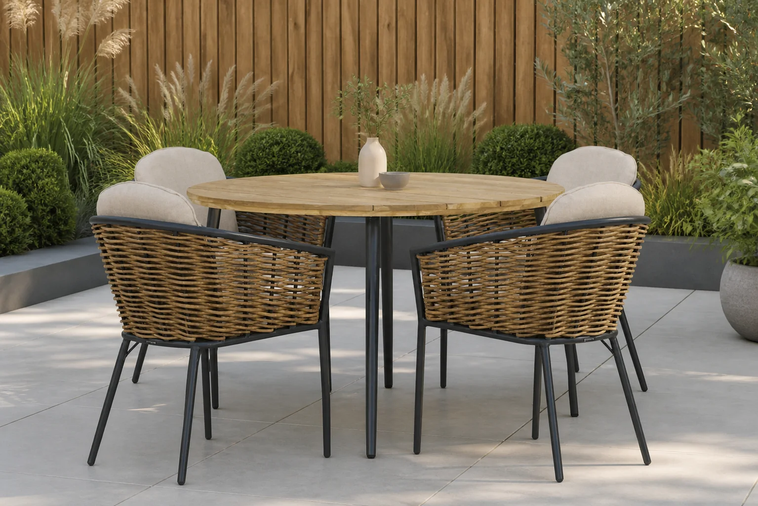 Sfeerfoto van Lifestyle Garden Furniture Nice/Montana 130 cm dining tuinset 5-delig – Grijs-antraciet