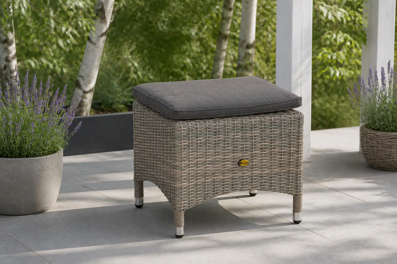 Sfeerfoto van Oosterik home Hocker Kingston Chocolate Taupe – bruin