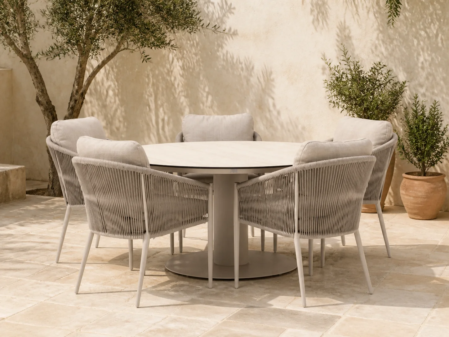 Sfeerfoto van Bellagio tuinmeubelen + 10% kassakorting | Bellagio Mineo/La Fonte ø 150cm dining tuinset 6-delig – Taupe