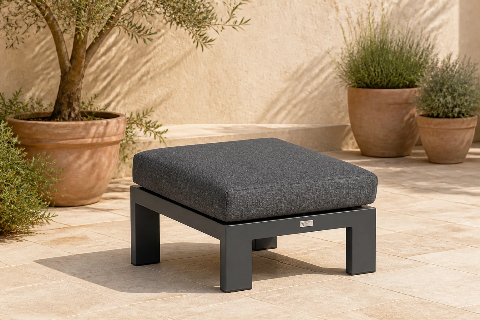 Sfeerfoto van Lifestyle Marietta lounge voetenbank aflopend – Grijs-antraciet
