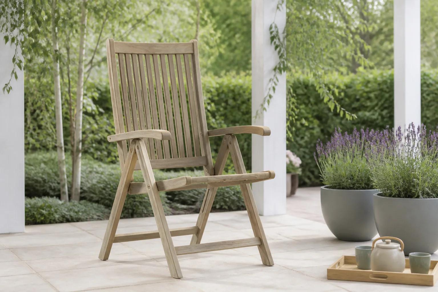 Sfeerfoto van Garden Collections Canterbury verstelbare tuinstoel – Old teak greywash