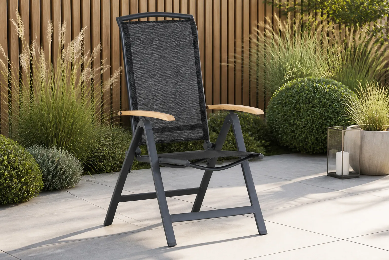 Sfeerfoto van Lifestyle Garden Furniture Rosello standenstoel – Grijs-antraciet