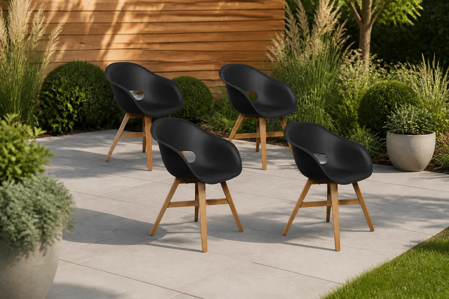 Sfeerfoto van BUITEN living Karlstad dining tuinstoel set van 4 | kunststof + hardhout | zwart