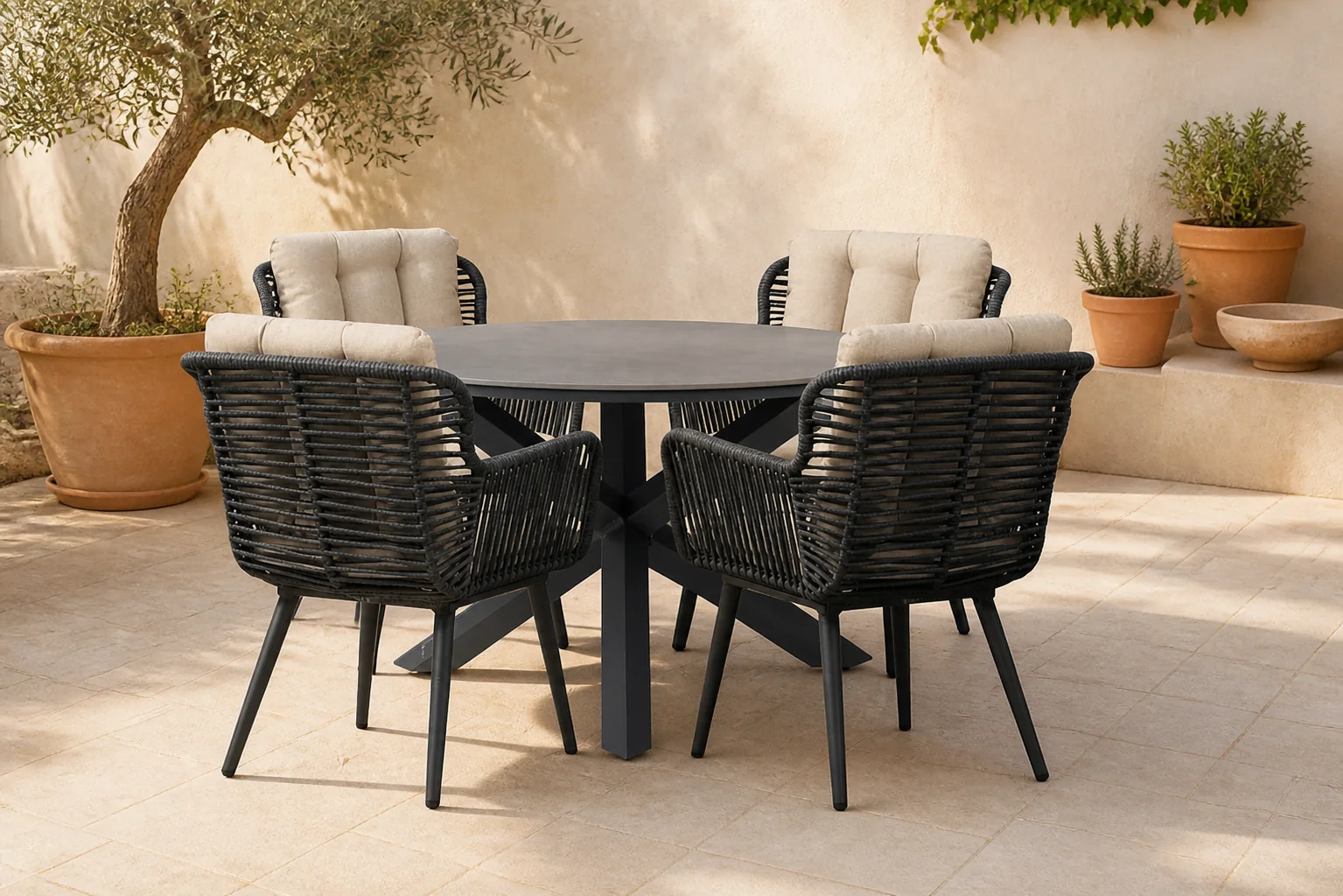 Sfeerfoto van Coco Custa/Xento 120 cm dining tuinset 5-delig – Grijs-antraciet