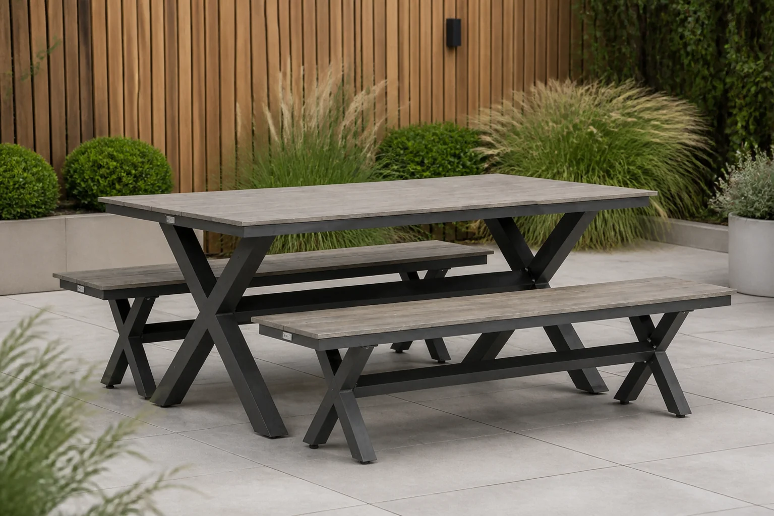 Sfeerfoto van Lifestyle Garden Furniture Forest/Forest 180 cm dining tuinset 3-delig – Grijs-antraciet