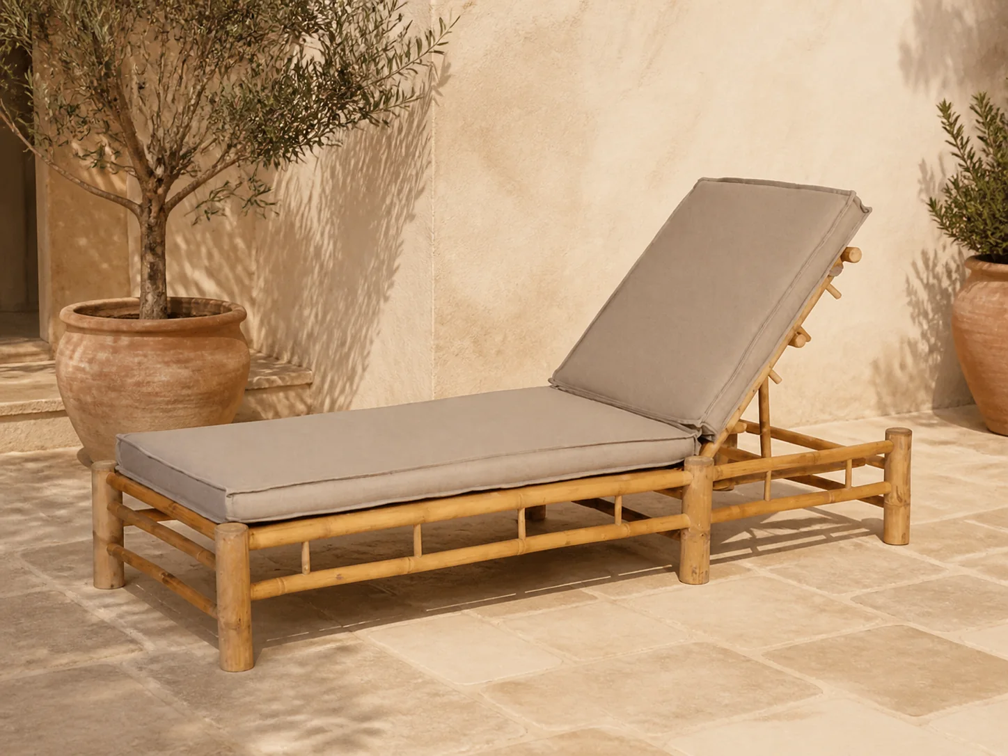 Sfeerfoto van Exotan Bamboo Sunlounger Taupe tuinmeubel – bruin