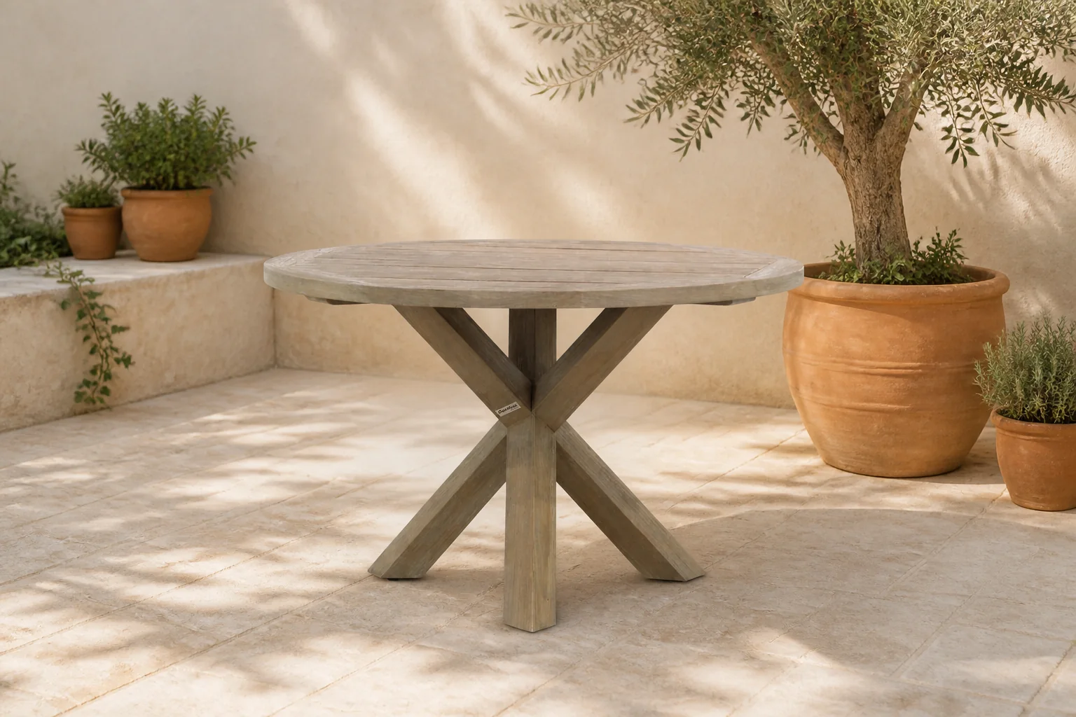 Sfeerfoto van Garden Collections Sand City rond dining tuintafel 120 cm – Old teak greywash