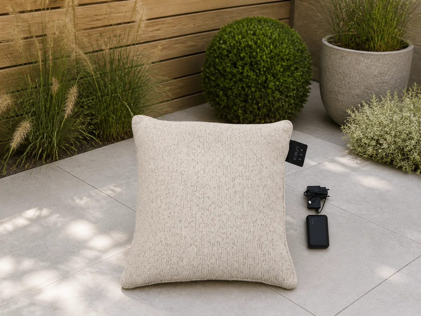 Sfeerfoto van Cosipillow warmtekussen 50x50cm – Taupe