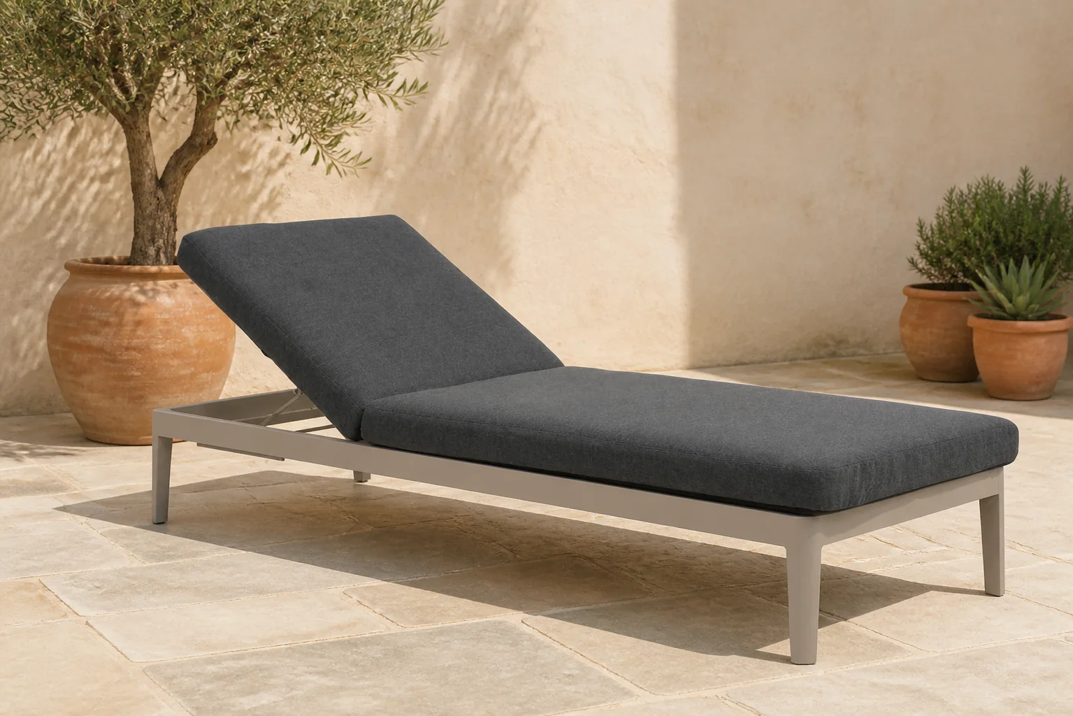Sfeerfoto van Lifestyle Garden Furniture Mateo ligbed met kussen loft/carbon – Taupe-naturel-bruin