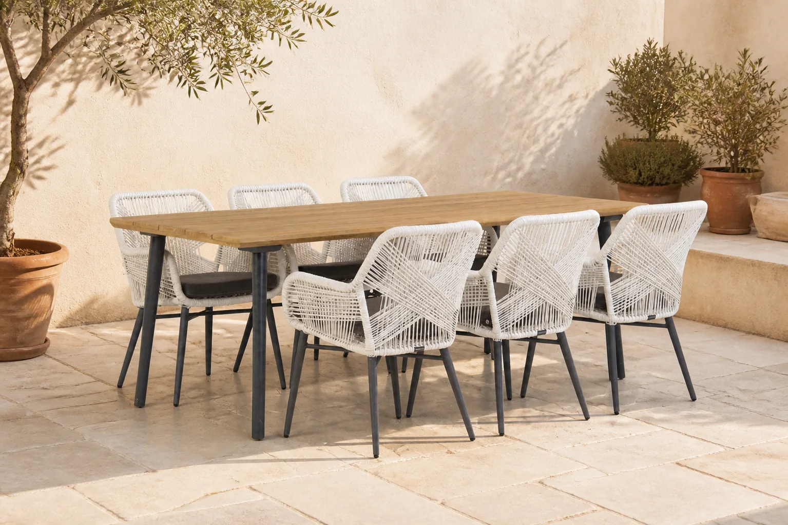 Sfeerfoto van Lifestyle Garden Furniture Advance/Montana 240 cm dining tuinset 7-delig – Wit