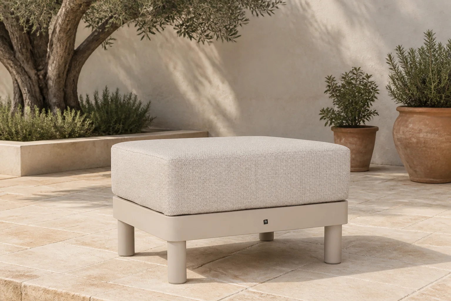 Sfeerfoto van Lifestyle Garden Furniture Solento lounge voetenbank – Zand/Beige