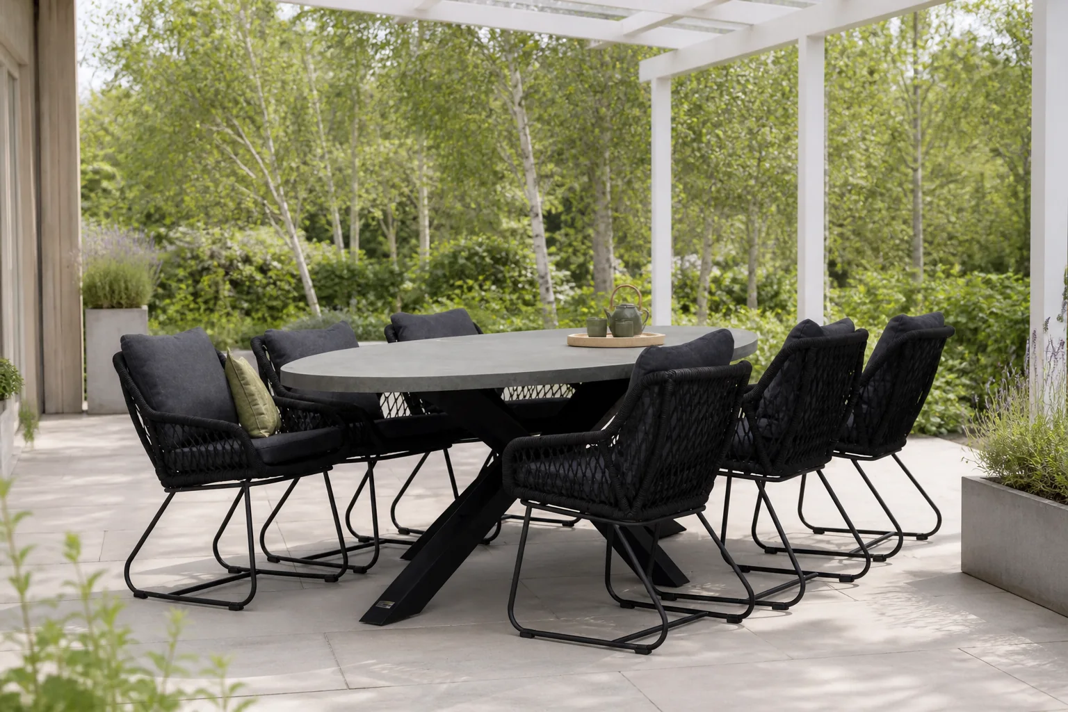 Sfeerfoto van BUITEN living Stockholm/Portofino zwart dining tuinset | 6 personen | betonlook + touw | 240cm ovaal