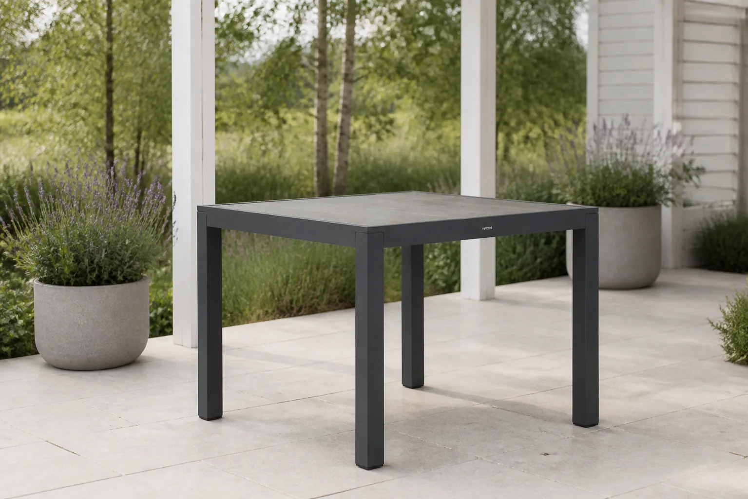 Sfeerfoto van Lifestyle Garden Furniture Residence dining tuintafel 95 x 95 cm – Grijs-antraciet