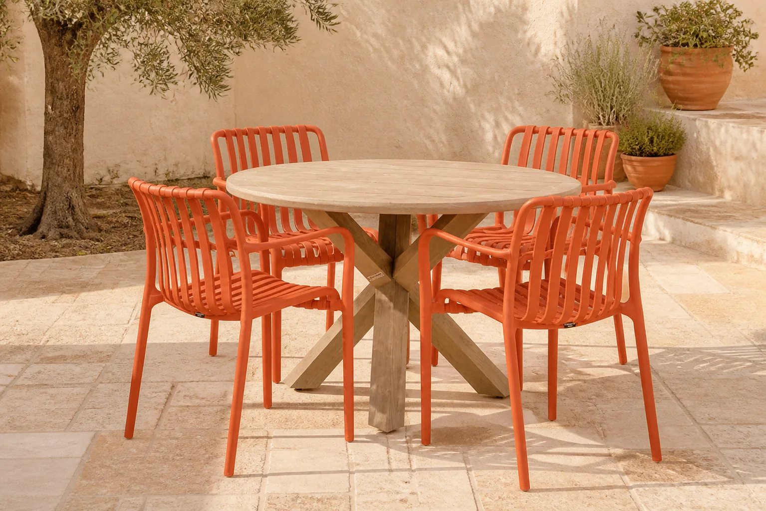Sfeerfoto van Domani Furniture Alba/Sand City 120 cm dining tuinset 5-delig – Oranje
