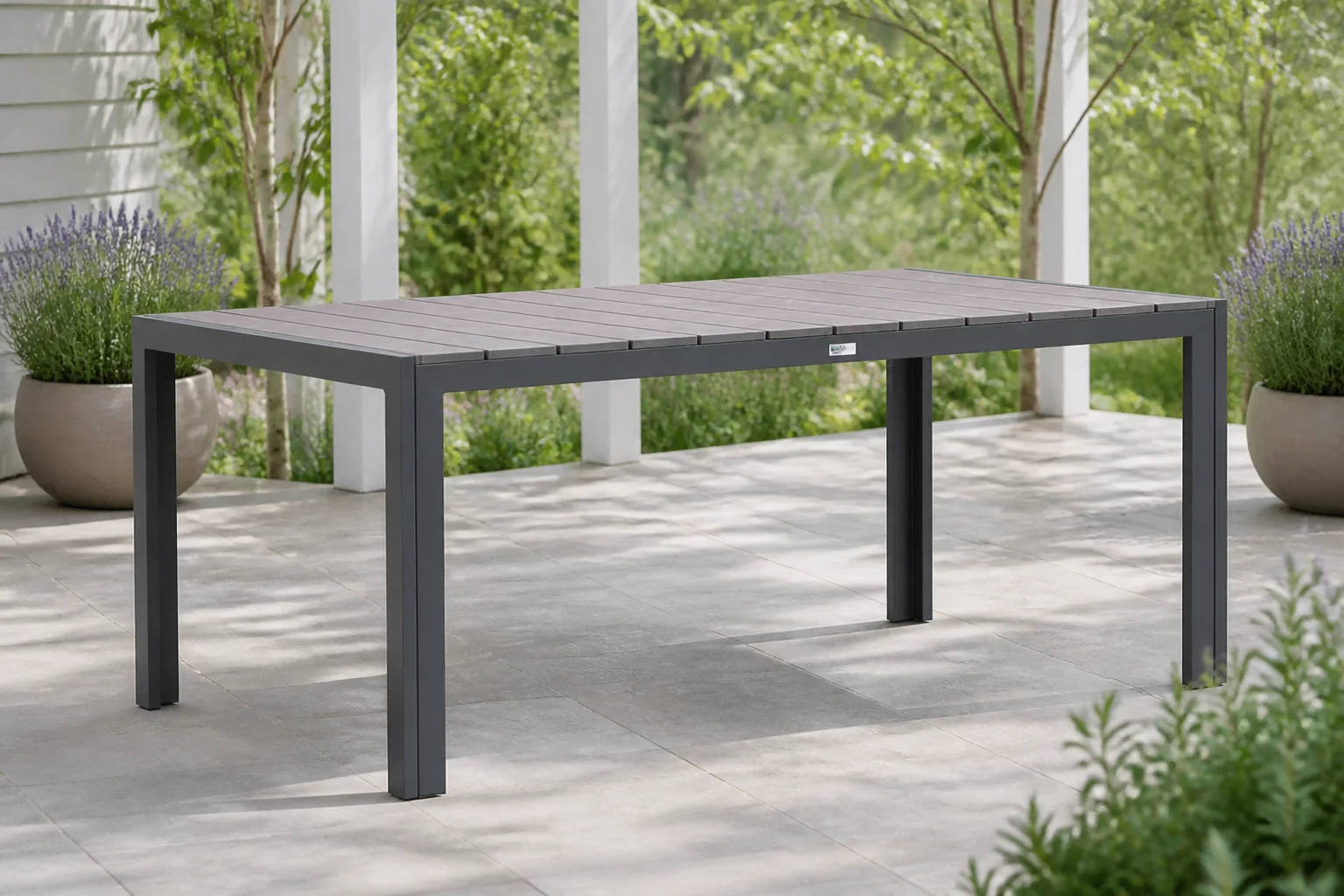 Sfeerfoto van Lifestyle Garden Furniture Young dining tuintafel 155 x 92 cm – Grijs-antraciet