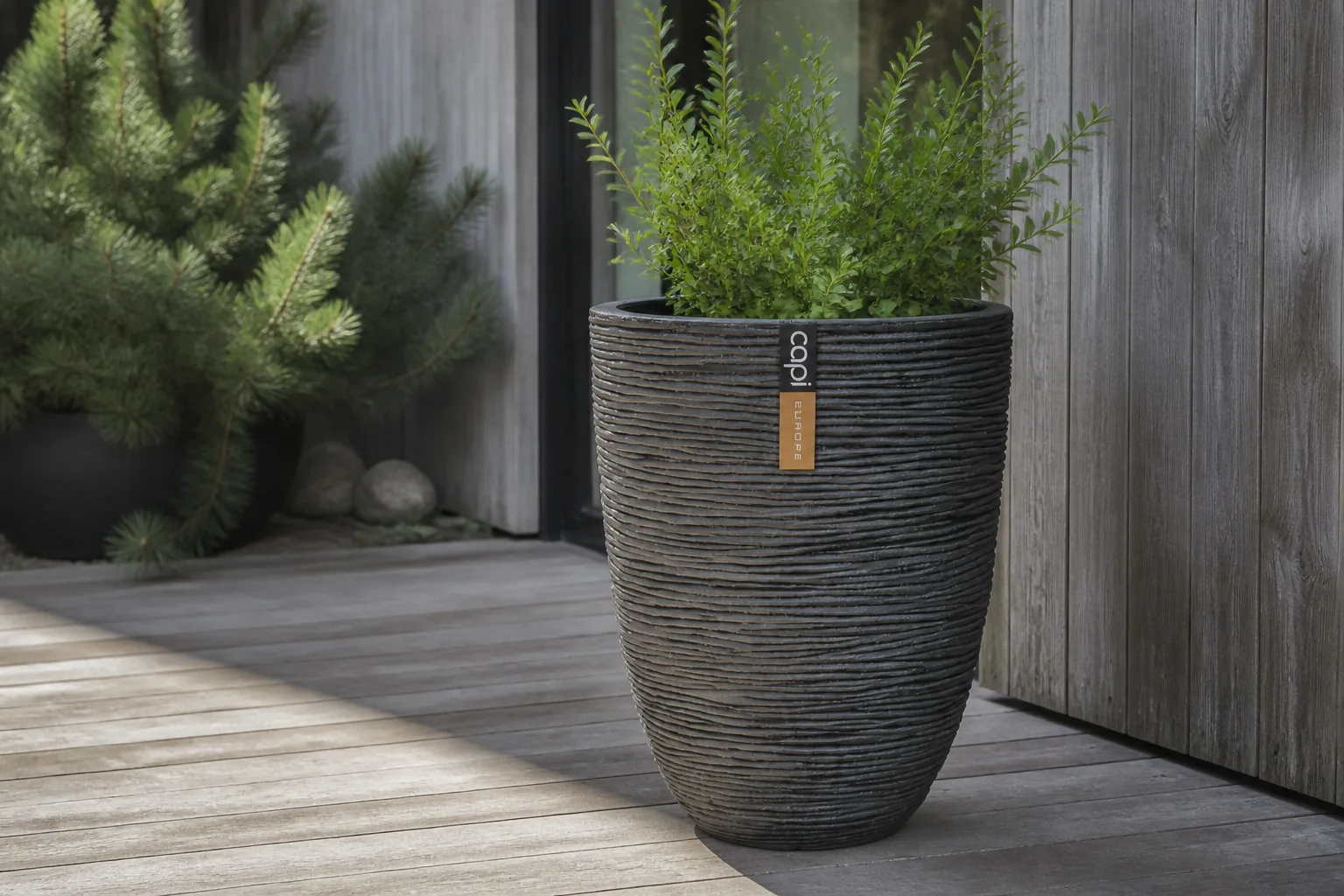Sfeerfoto van Capi bloempot Nature Rib (Ø46×58 cm) – Antraciet