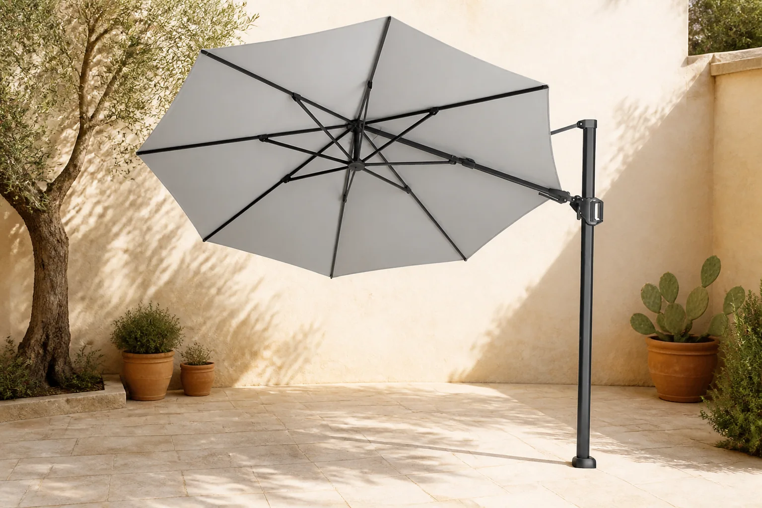 Sfeerfoto van Platinum Sun & Shade | Zweefparasol Challenger T² Ø350 cm | Wit