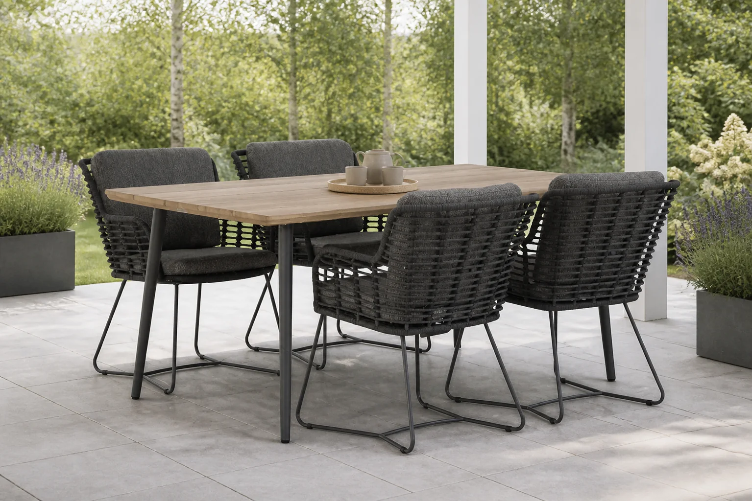 Sfeerfoto van 4 Seasons Outdoor Fabrice/Montana 180 cm dining tuinset 5-delig – Grijs-antraciet